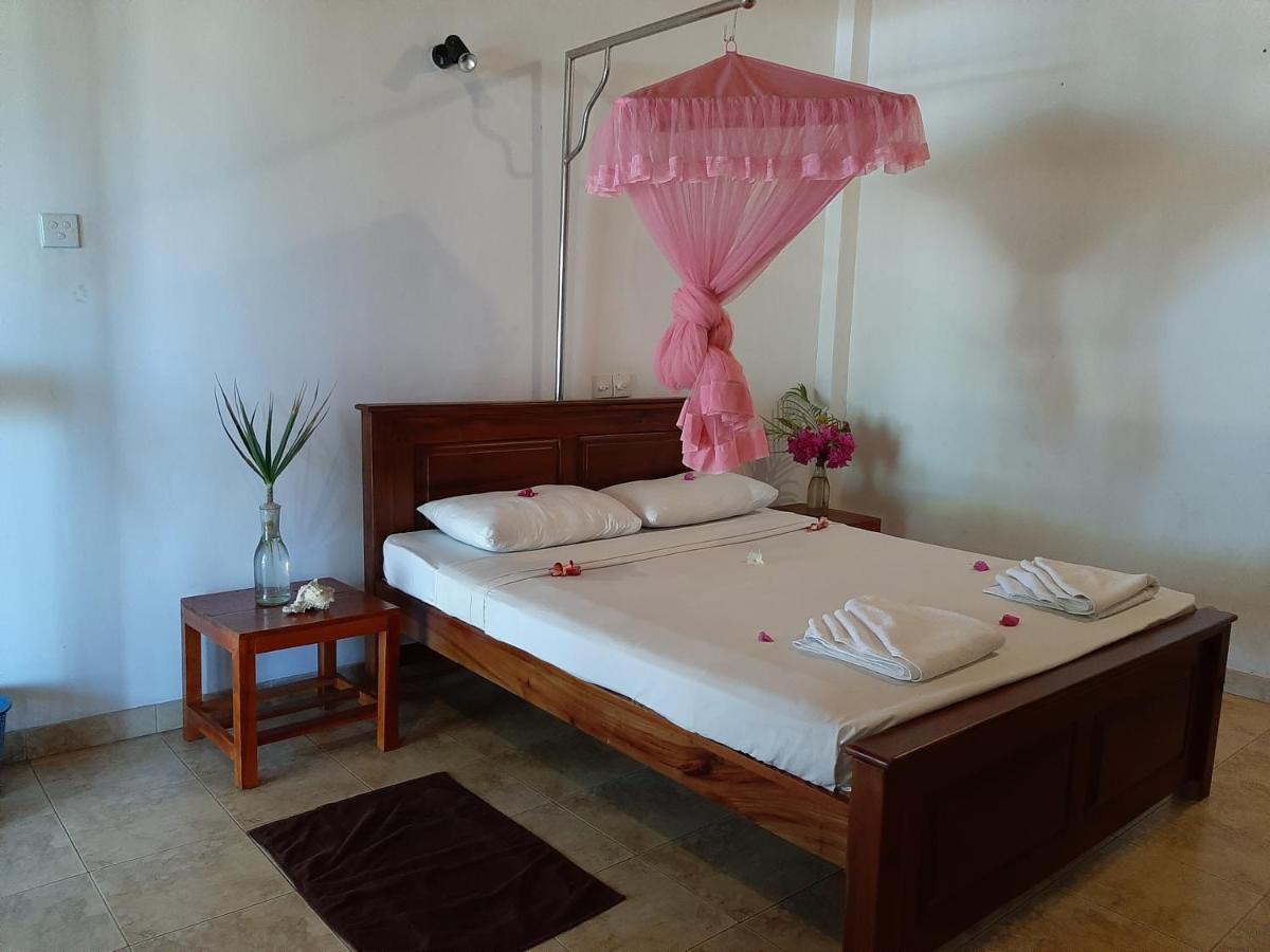 Lobster Beach Hotel Tangalle Esterno foto