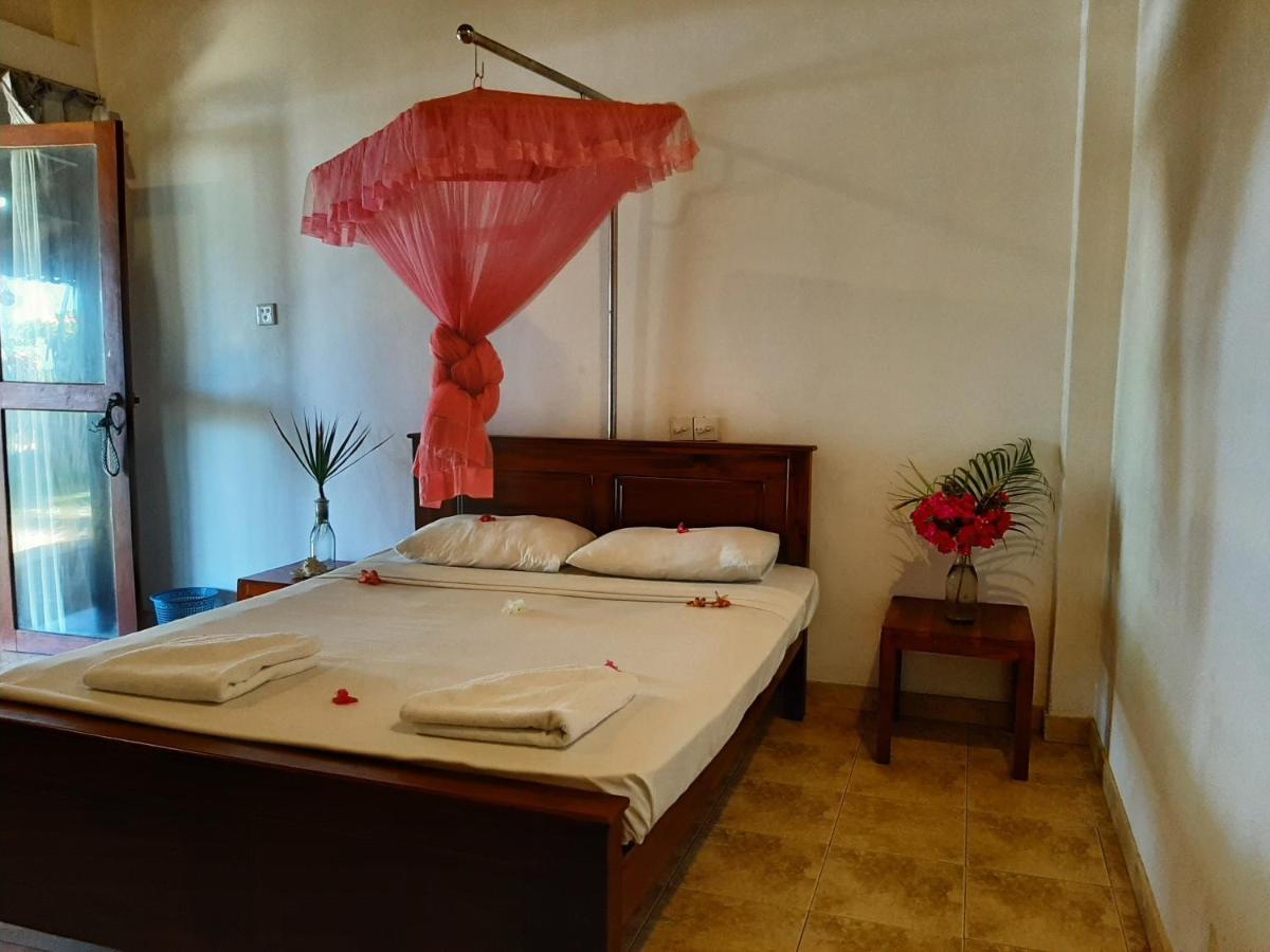 Lobster Beach Hotel Tangalle Esterno foto