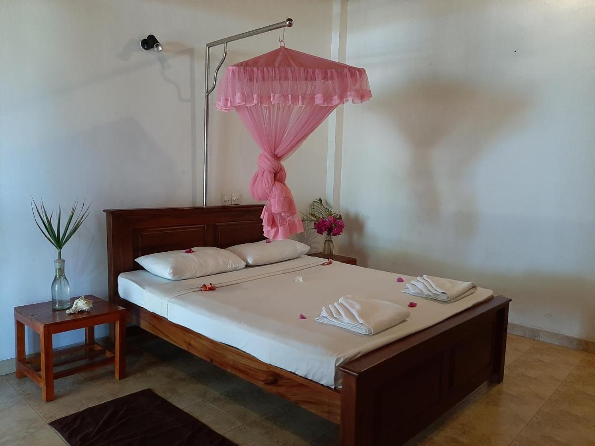 Lobster Beach Hotel Tangalle Esterno foto