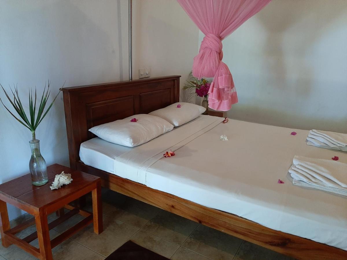 Lobster Beach Hotel Tangalle Esterno foto