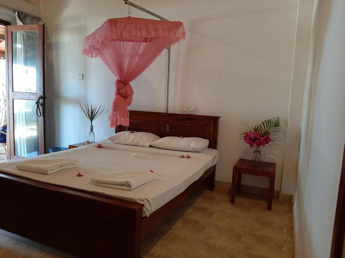Lobster Beach Hotel Tangalle Esterno foto