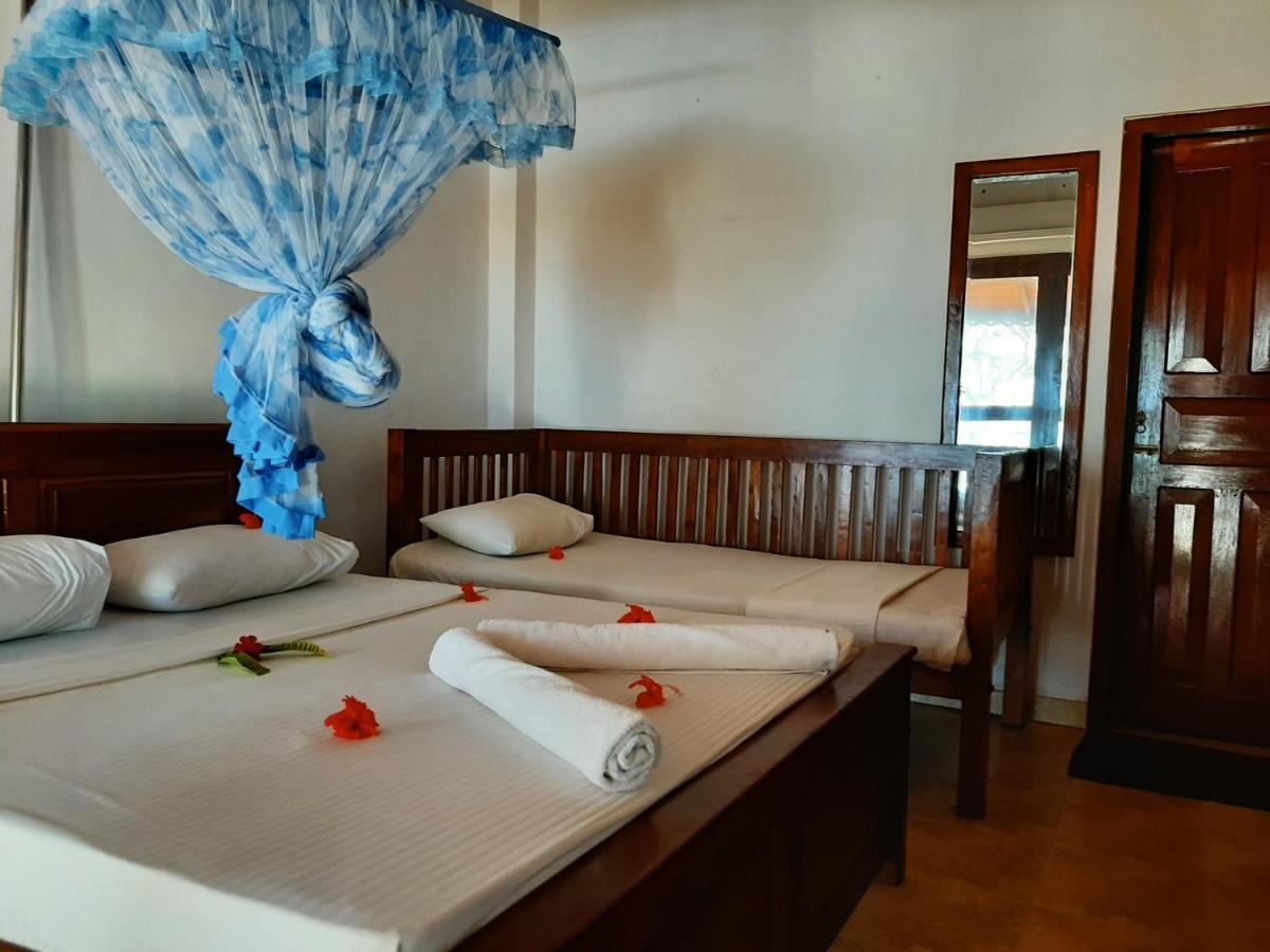 Lobster Beach Hotel Tangalle Esterno foto