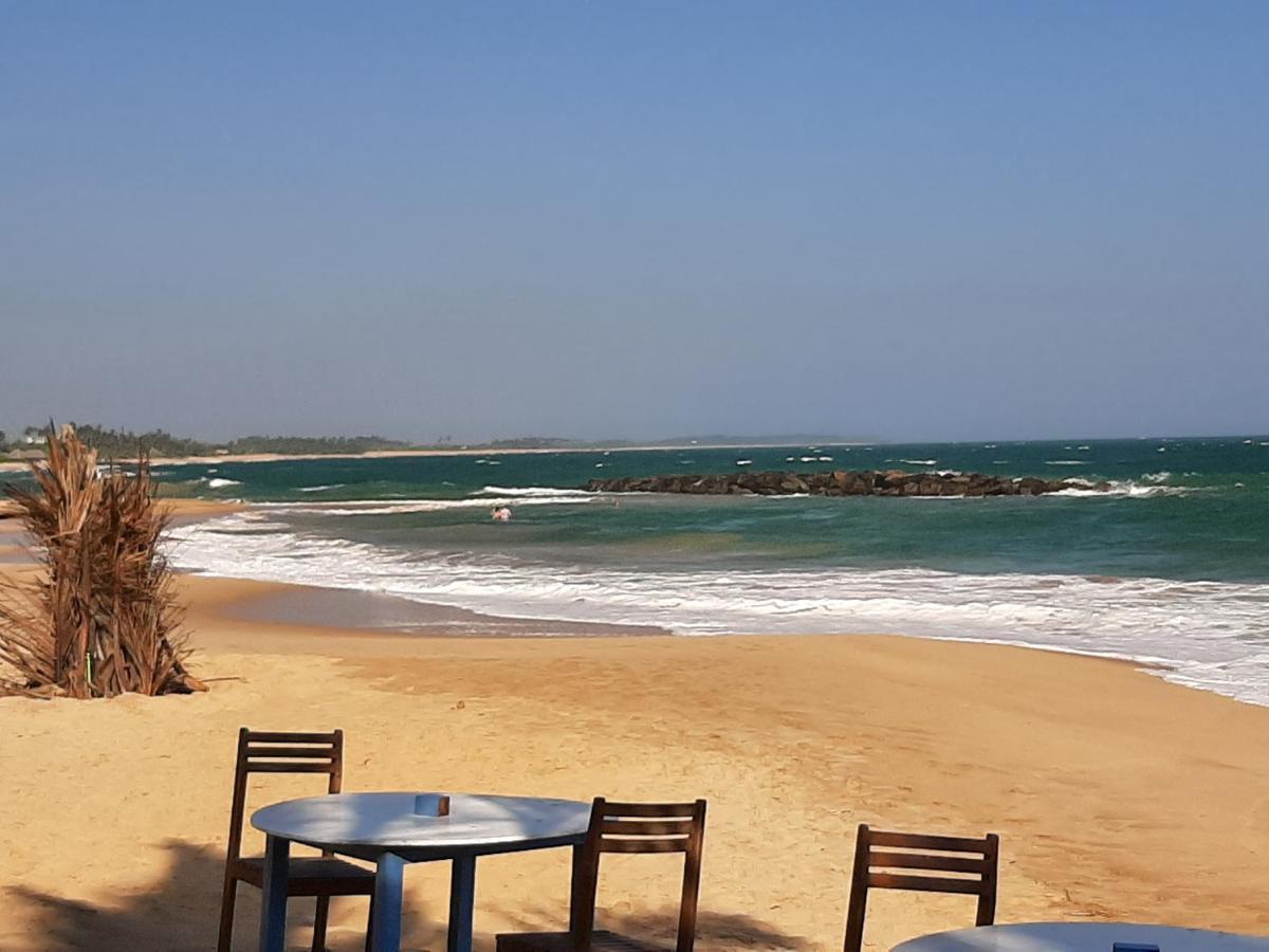 Lobster Beach Hotel Tangalle Esterno foto