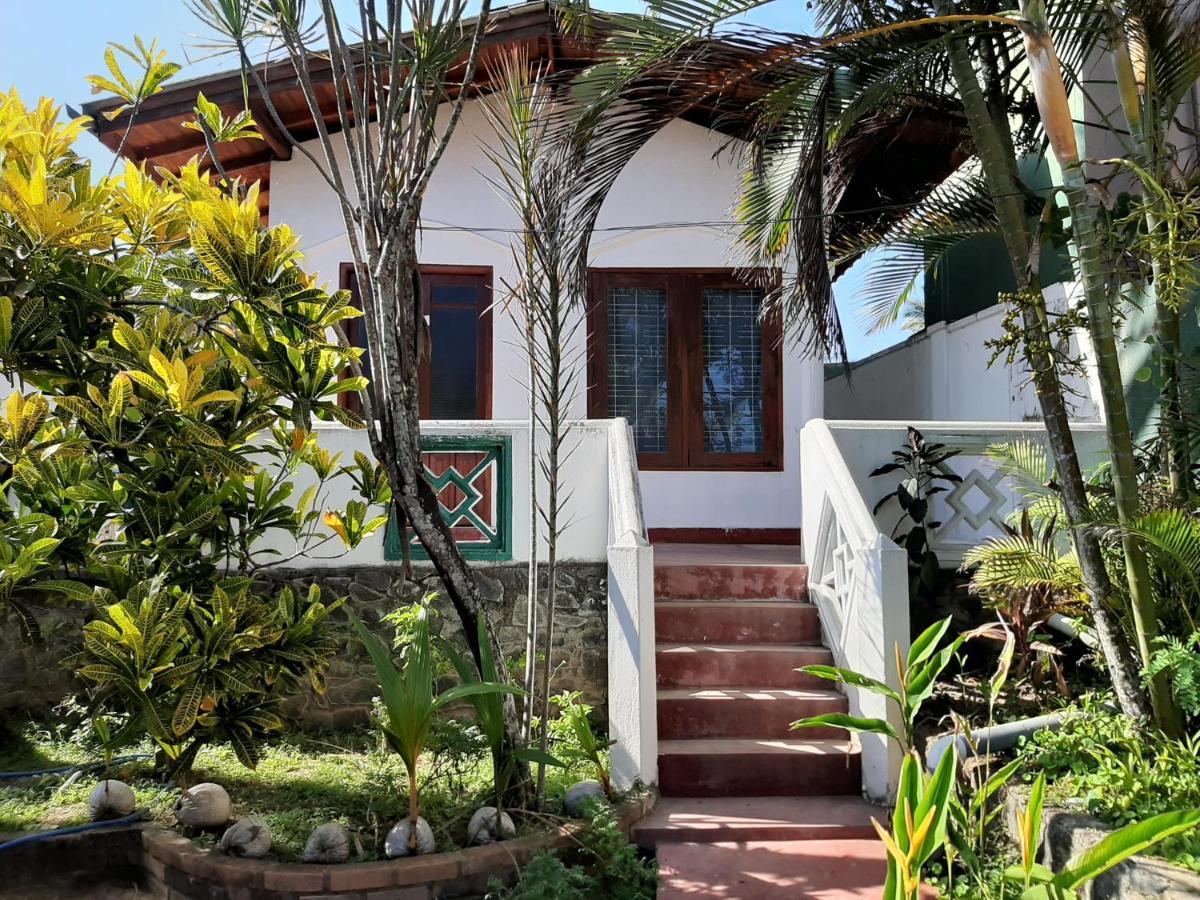 Lobster Beach Hotel Tangalle Esterno foto